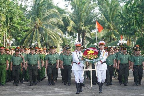 Công an Kiên Giang tổ chức lễ tri ân và tưởng nhớ các anh hùng liệt sĩ