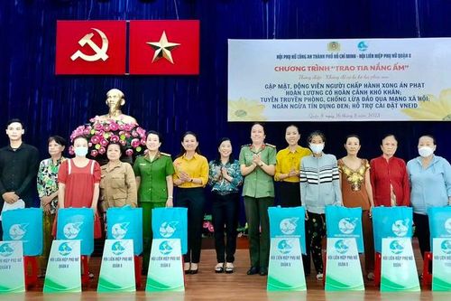 'Trao tia nắng ấm' dành cho phụ nữ hoàn lương có hoàn cảnh khó khăn