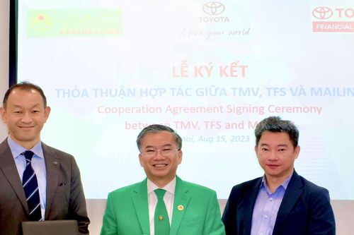 Toyota Việt Nam ưu đãi giá 10.000 xe taxi mới cho Mai Linh