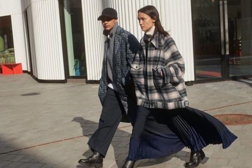 Nhà thiết kế Clare Waight Keller kết hợp cùng Uniqlo