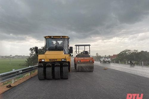 Sớm hoàn thiện các công trình giao thông trọng điểm