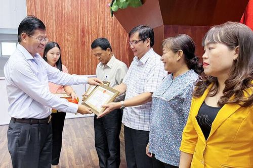 Tạo đồng thuận để phát triển