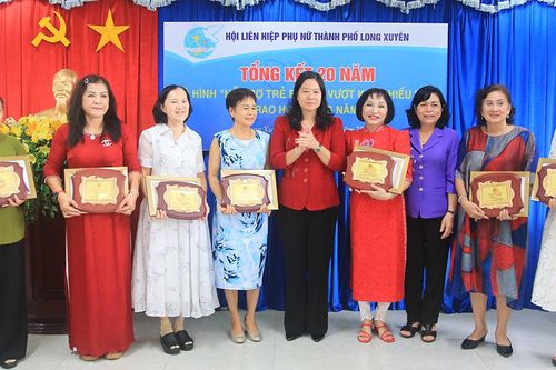 Tổng kết 20 năm thực hiện mô hình 'Hỗ trợ trẻ em gái vượt khó – hiếu học' năm 2003 – 2023 ở TP. Long Xuyên