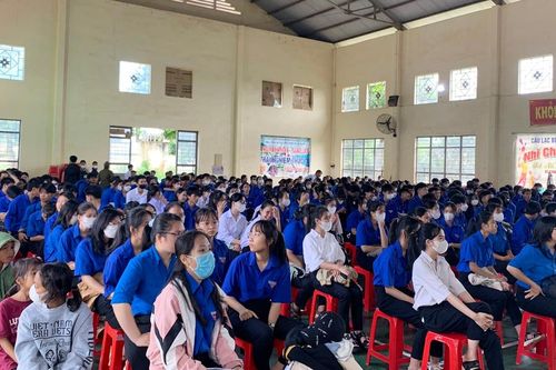 Chư Păh tuyên truyền về chủ quyền biển, đảo, biên giới và tư vấn, hướng nghiệp cho đoàn viên, thanh niên