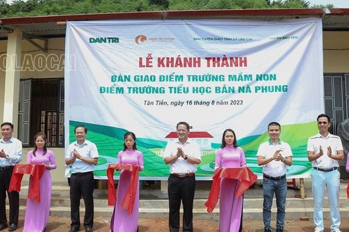 Khánh thành điểm trường mầm non và tiểu học bản Nà Phung