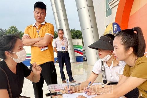 Vé xem VTV Cup hết ngay sau ngày đầu mở bán