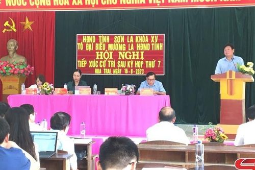 Tổ đại biểu HĐND tỉnh tiếp xúc cử tri xã Hua Trai