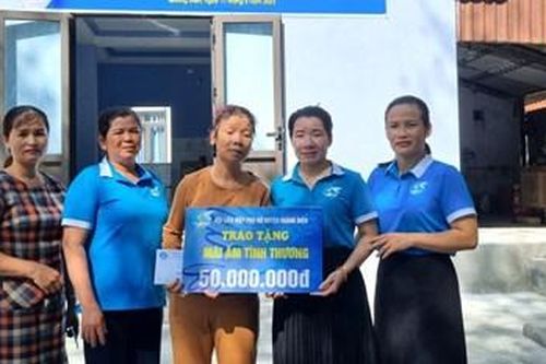 Trao mái ấm tình thương cho hội viên khó khăn