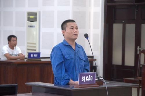 Bị đánh chấn thương sọ não vì 'tặng' mỗi người tại bàn nhậu một… cái tát