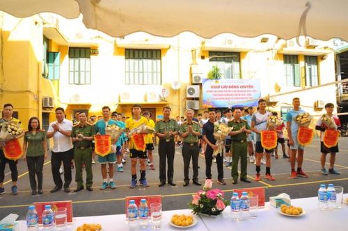 Tổ chức giải bóng chuyền kỷ niệm Ngày truyền thống lực lượng CAND