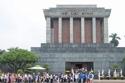 Lăng Chủ tịch Hồ Chí Minh - nơi các thế hệ người dân Việt Nam được tỏ lòng biết ơn Bác Hồ