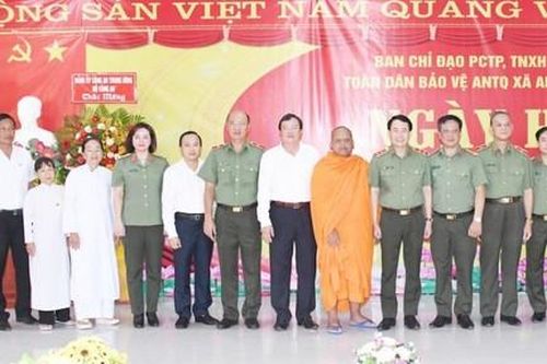 Phát huy vai trò người có uy tín trong xây dựng phong trào Toàn dân BVANTQ