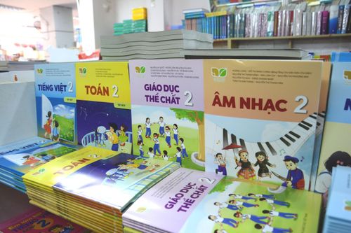 Chuyên gia băn khoăn Bộ GD&ĐT biên soạn 1 bộ sách giáo khoa