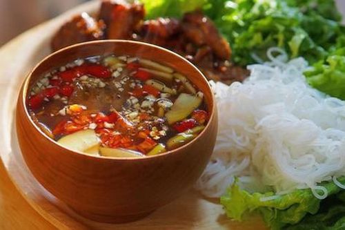 Cách pha nước chấm bún chả Hà Nội chuẩn vị theo gợi ý của đầu bếp nổi tiếng