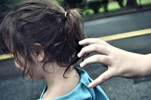 Khi kẻ bắt cóc trẻ báo về đòi tiền chuộc, cha mẹ ứng phó ra sao?