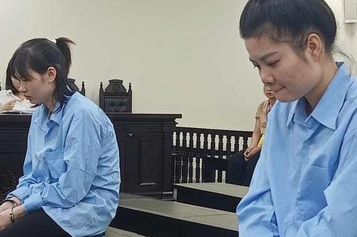 Hoãn xét xử hai bảo mẫu bạo hành bé trai 17 tháng tuổi tử vong