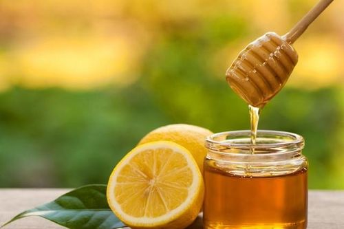 Uống chanh mật ong hàng ngày mang lại 6 lợi ích sức khỏe nhưng cần lưu ý gì để tránh gây hại?