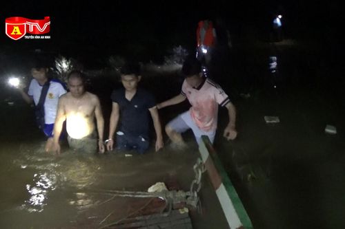 Đột kích sới bạc 'khủng' trên sông Hồng, thu giữ súng K59
