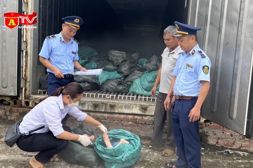 Ngăn chặn 1,5 tấn móng giò lợn không rõ nguồn gốc