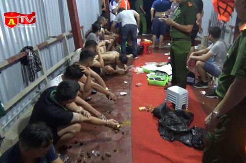 Cận cảnh đột kích sới bạc trên sông Hồng, thu giữ súng K59