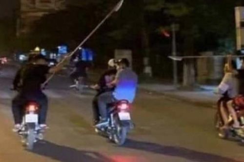Hà Nội: Bắt giữ ổ nhóm mang 'phóng lợn' cướp tài sản trong đêm khuya