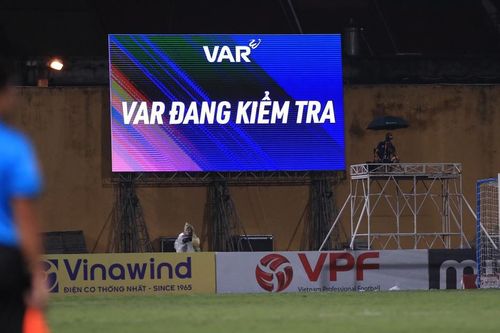 FIFA bất ngờ hỗ trợ thêm hai xe VAR cho bóng đá Việt Nam