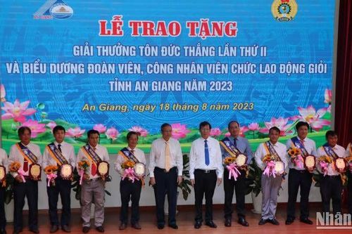 An Giang trao Giải thưởng Tôn Đức Thắng lần thứ II cho các cá nhân xuất sắc