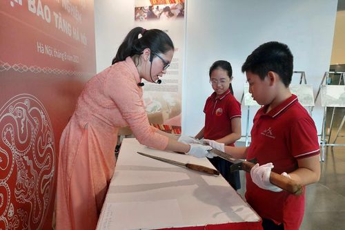 Giúp học sinh tìm hiểu về Cách mạng Tháng Tám