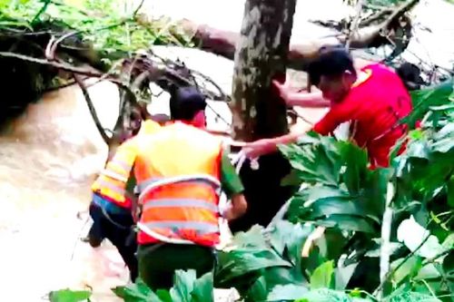 Lào Cai hỗ trợ gia đình nạn nhân bị lũ cuốn tử vong