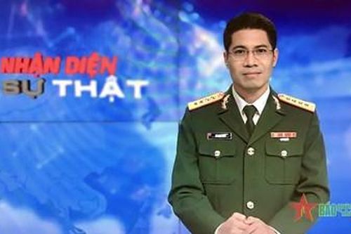 Người không thích nói về mình
