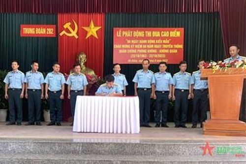 Trung đoàn 282 phát động thi đua cao điểm chào mừng kỷ niệm 60 năm Ngày truyền thống Quân chủng Phòng không-Không quân