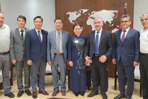 Chuyến thăm đầu tiên đầy ấn tượng đến Palestine