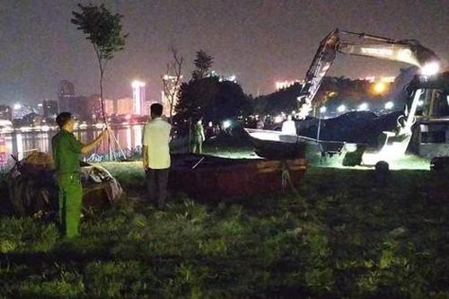 Làm rõ nhóm người thường xuyên đánh cá trái phép trên hồ Tây