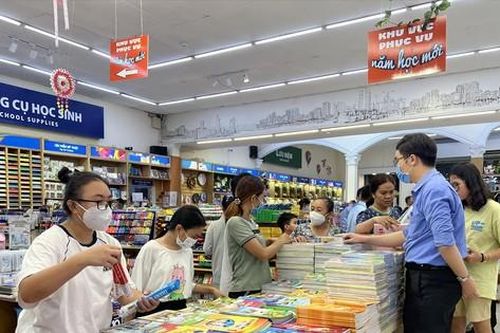 Tăng nhiệt mua sắm đồ dùng học tập