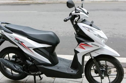 Loạt xe máy tay ga giảm giá mạnh trong tháng Ngâu