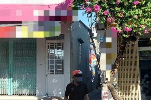 Quảng Nam: Ngôi nhà trong hẻm bốc mùi hôi, người dân tá hỏa phát hiện có người tử vong