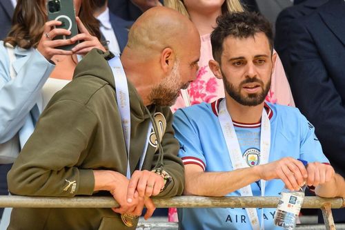 MU mua thêm tiền đạo, Man City cài điều khoản 'trói' Silva