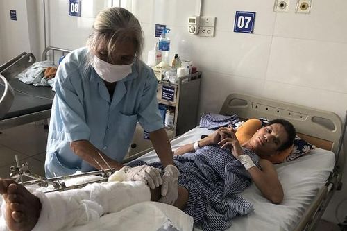 Cụ bà 72 tuổi xin giúp 15 triệu đồng cho con trai làm phẫu thuật