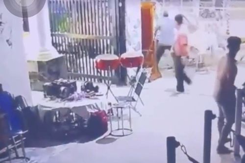 Xin tiền bất thành, nhóm thanh thiếu niên xông vào đám tang chém người