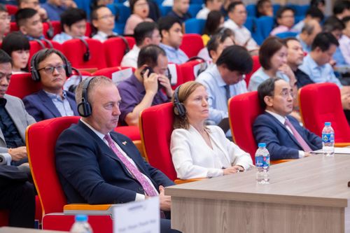 Hơn 100 chuyên gia bàn cách phát triển nguồn nhân lực STEM