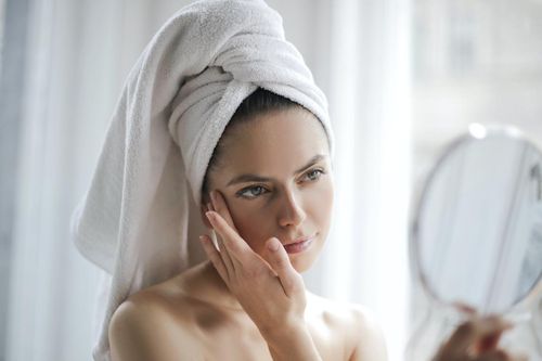 Da sáng khỏe, mụn 'bốc hơi' nhờ thói quen tắm nước lạnh