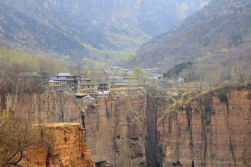 Ngôi làng tách biệt với thế giới giờ thành địa điểm du lịch doanh thu triệu đô