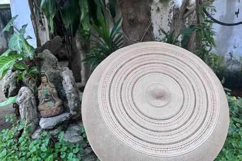 Chuyện về chiếc lồng bàn 'siêu thủ công' có giá lên tới 30 triệu đồng