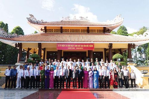 Hướng về Bác Tôn kính yêu