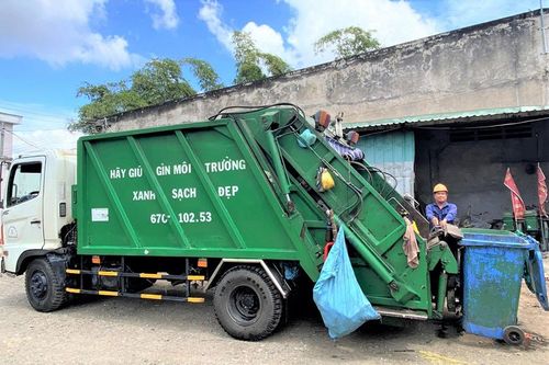 Gặp công nhân môi trường nhận Giải thưởng Tôn Đức Thắng