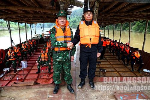 Đồn Biên phòng Bình Nghi và Đại đội quản lý biên giới Bằng Tường phối hợp tuần tra liên hợp