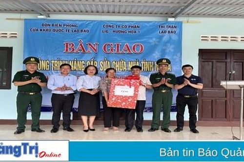 Bàn giao công trình nâng cấp, sửa chữa nhà tình nghĩa cho thân nhân liệt sĩ