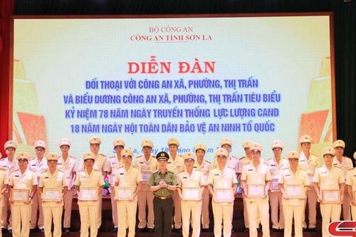 Diễn đàn đối thoại với công an xã, phường, thị trấn