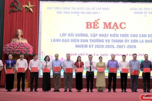 Bồi dưỡng, cập nhật kiến thức cho cán bộ lãnh đạo diện Ban Thường vụ Thành ủy quản lý