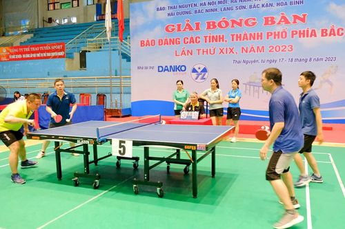 Sôi nổi Giải Bóng bàn báo Đảng các tỉnh, thành phố phía Bắc